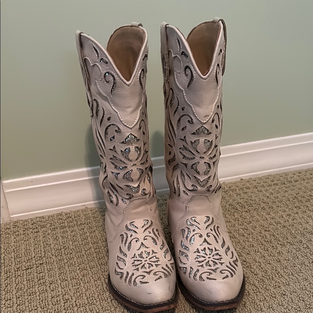 Roper Cream and Silver Heeled Boots with Intricate Design